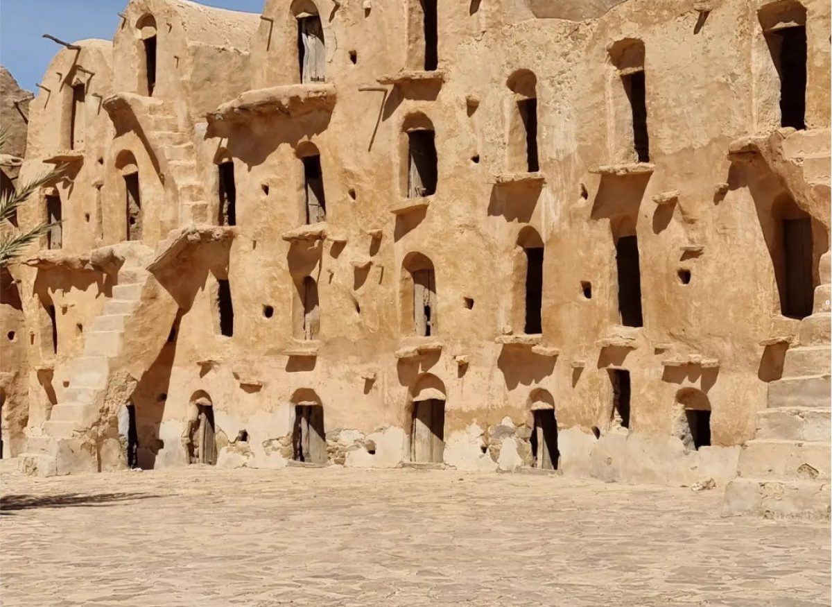 Tataouine ksour. Villaggio fortificato di architettura berbera. Costruzione a blocchi sovrapposti chiamati ghorfas. Set cinematografico di Star Wars